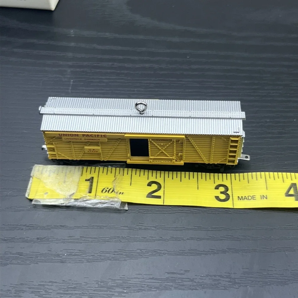 Hallmark Keepsake 2009 Lionel Union Pacific Veranda Stockcar Ornament Die-Cast
